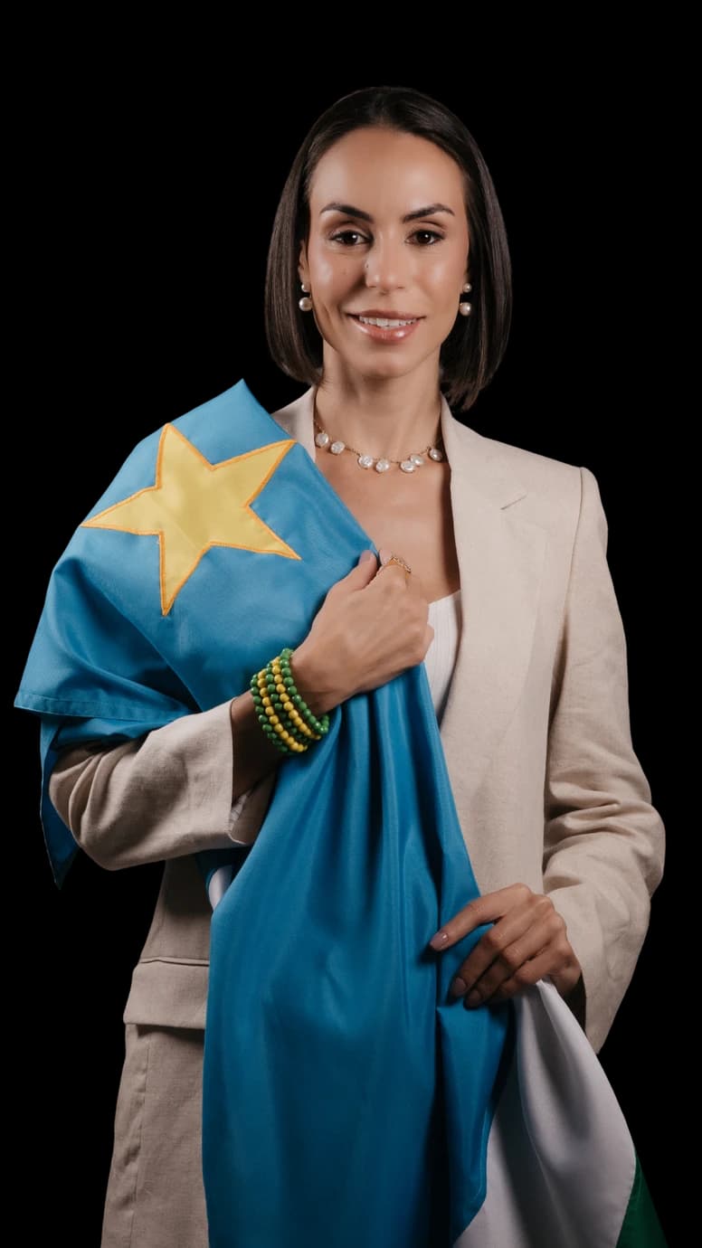 Luana Ruiz com a bandeira de Mato Grosso do Sul
